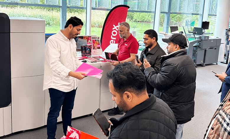 Saudi-Xerox-Delegation-Tours-Xerox-UK-Innovation-Center-6